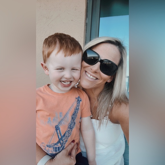 Meet your Posher, Jamie ✨ - Picture 2 of 10